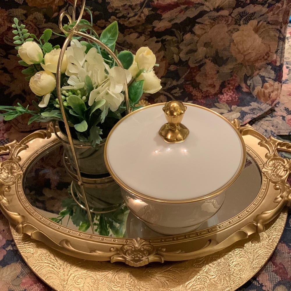 CANDY DISH by LENOX 24 K GOLD Trim LYRIC COLLECTION Ivory Pedestal. MINT